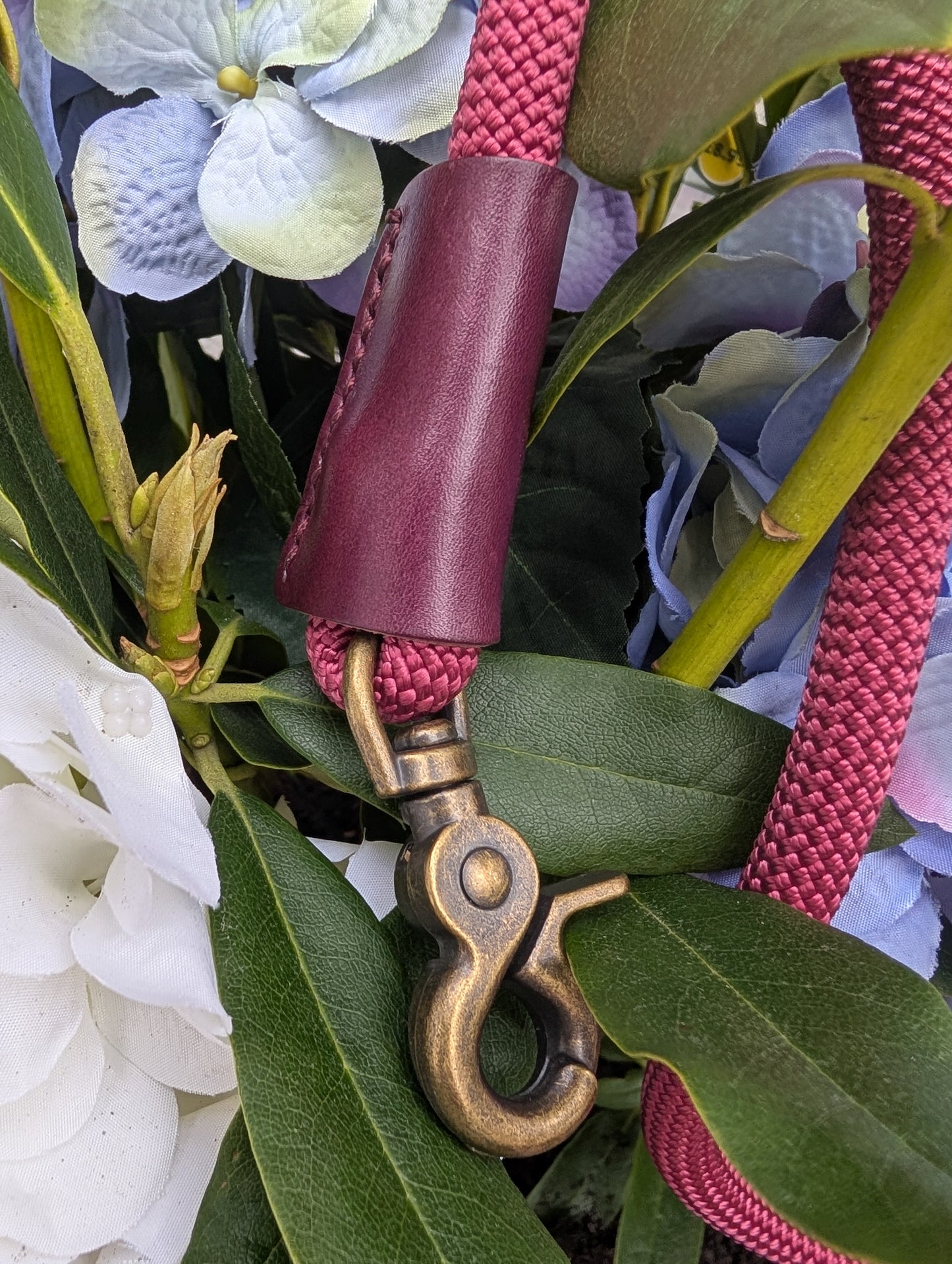 Clasp Lead - Antique Berry Blast